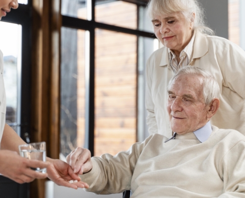 24-Stunden-Betreuung bei Parkinson: Sicherheit, Stabilität und Entlastung im eigenen Zuhause. Persönliche Beratung für Angehörige – bundesweit.